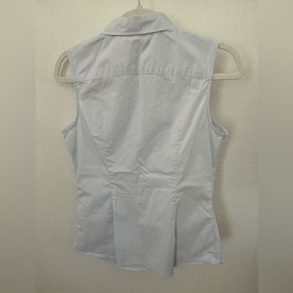 Banana Republic Riley Tailored Fit Sleeveless Button Down Light Blue Stripe - Picture 4 of 4